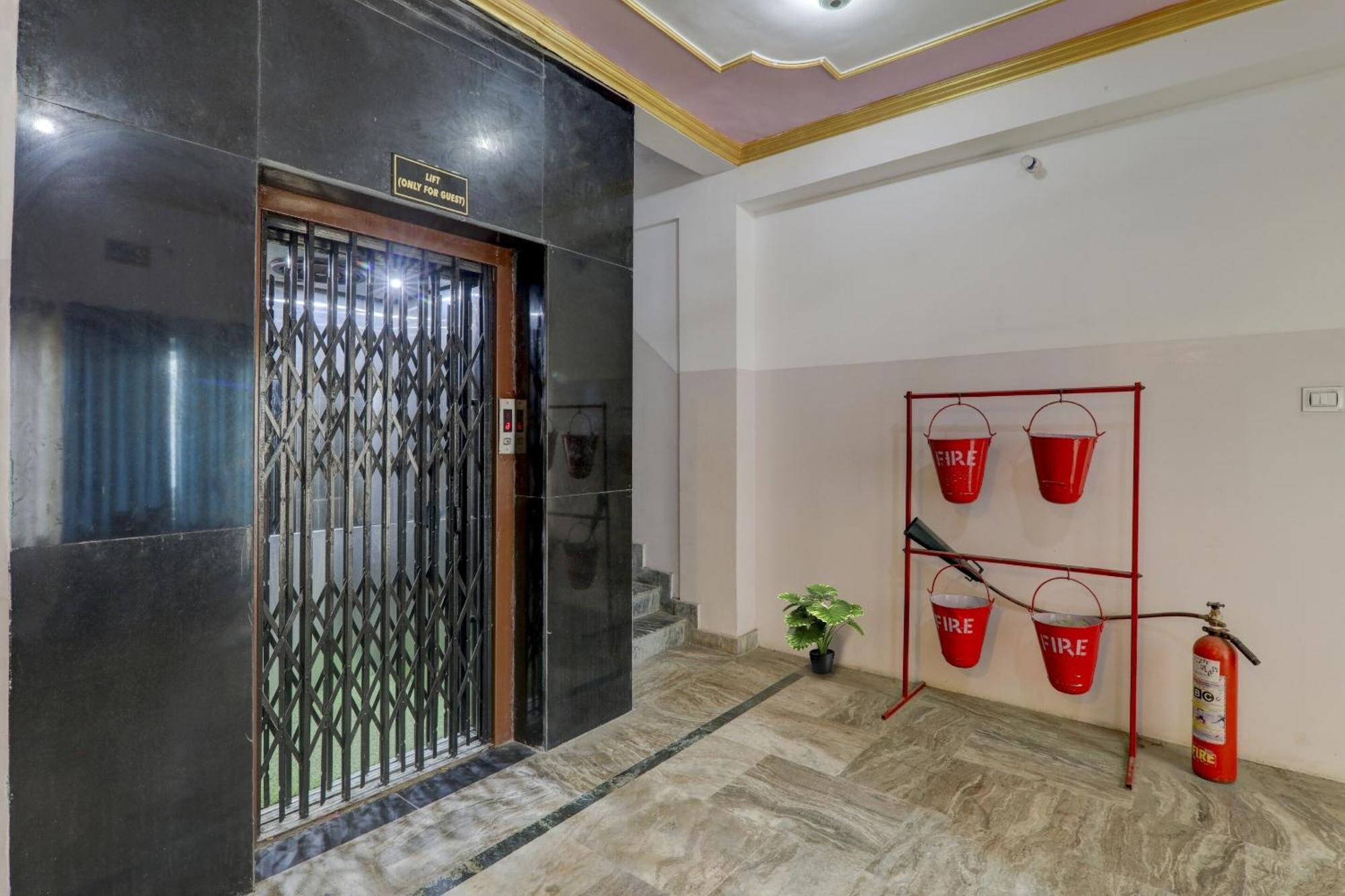 Collection O Premier Near Hazratganj Hotel Lucknow Luaran gambar